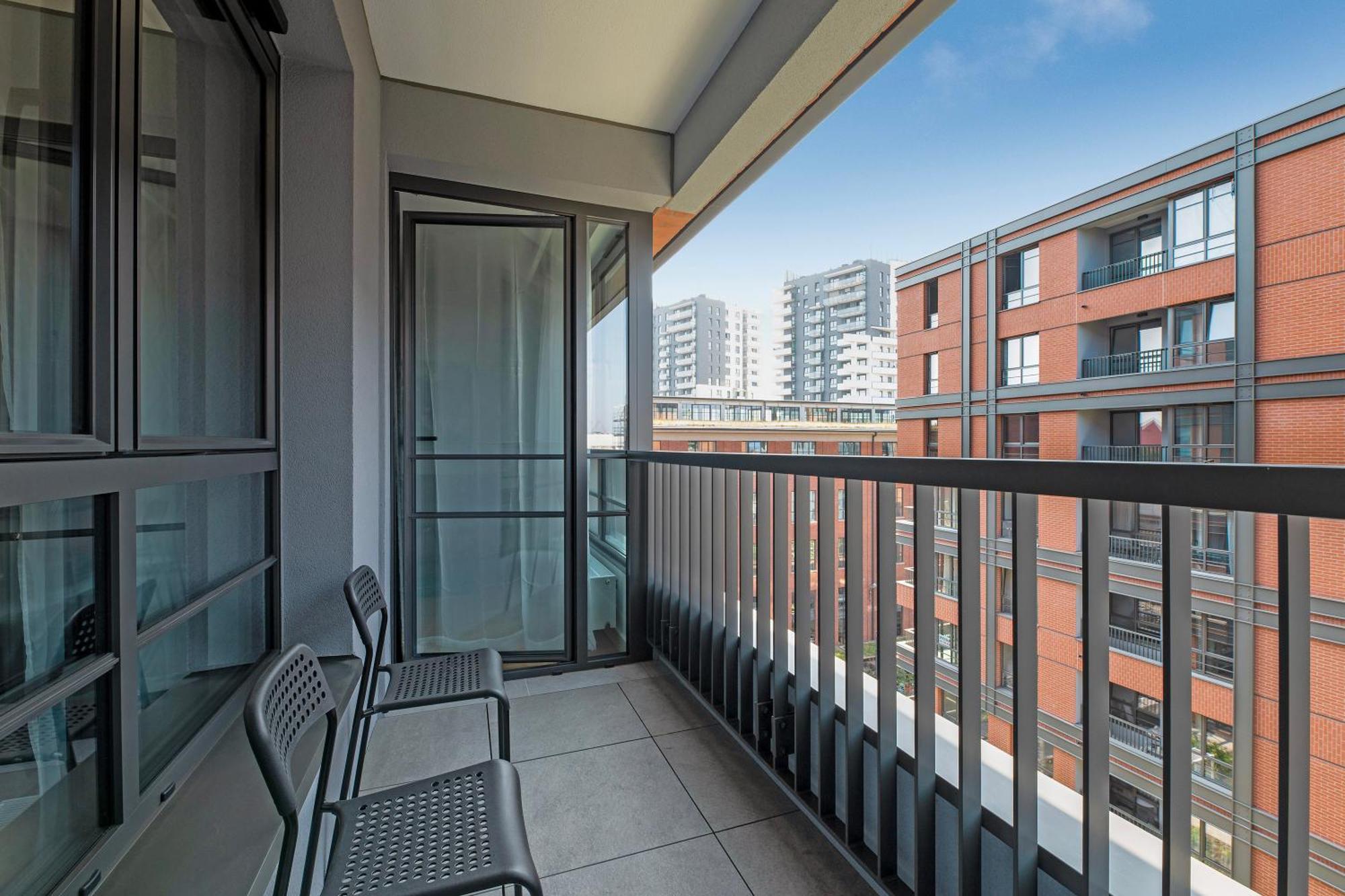 Doki Living By Blue Mandarin Parking & Foodhall Gdańsk Rom bilde