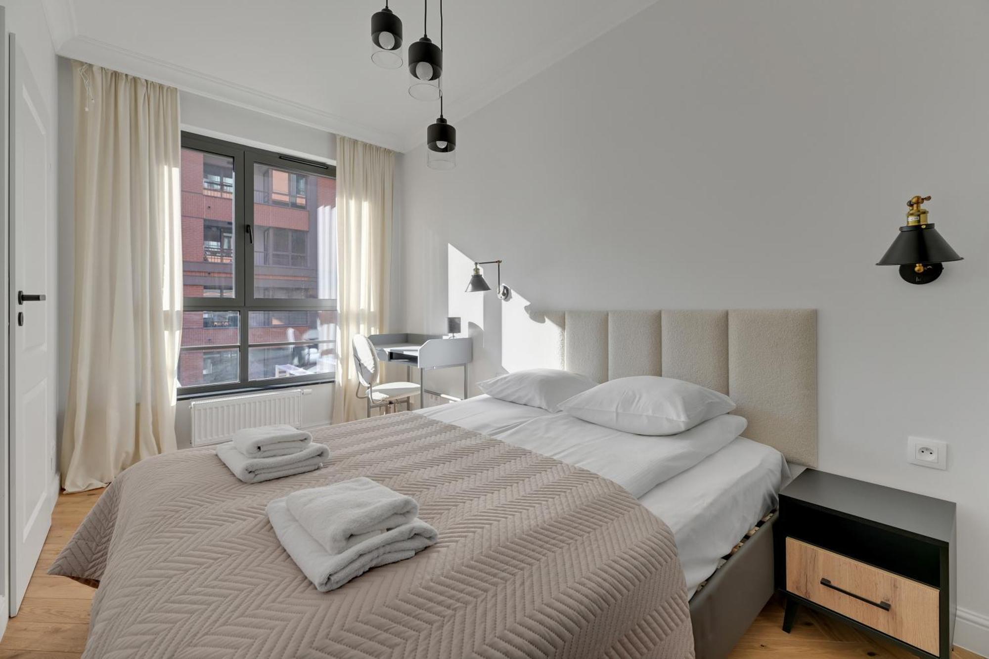 Doki Living By Blue Mandarin Parking & Foodhall Gdańsk Rom bilde