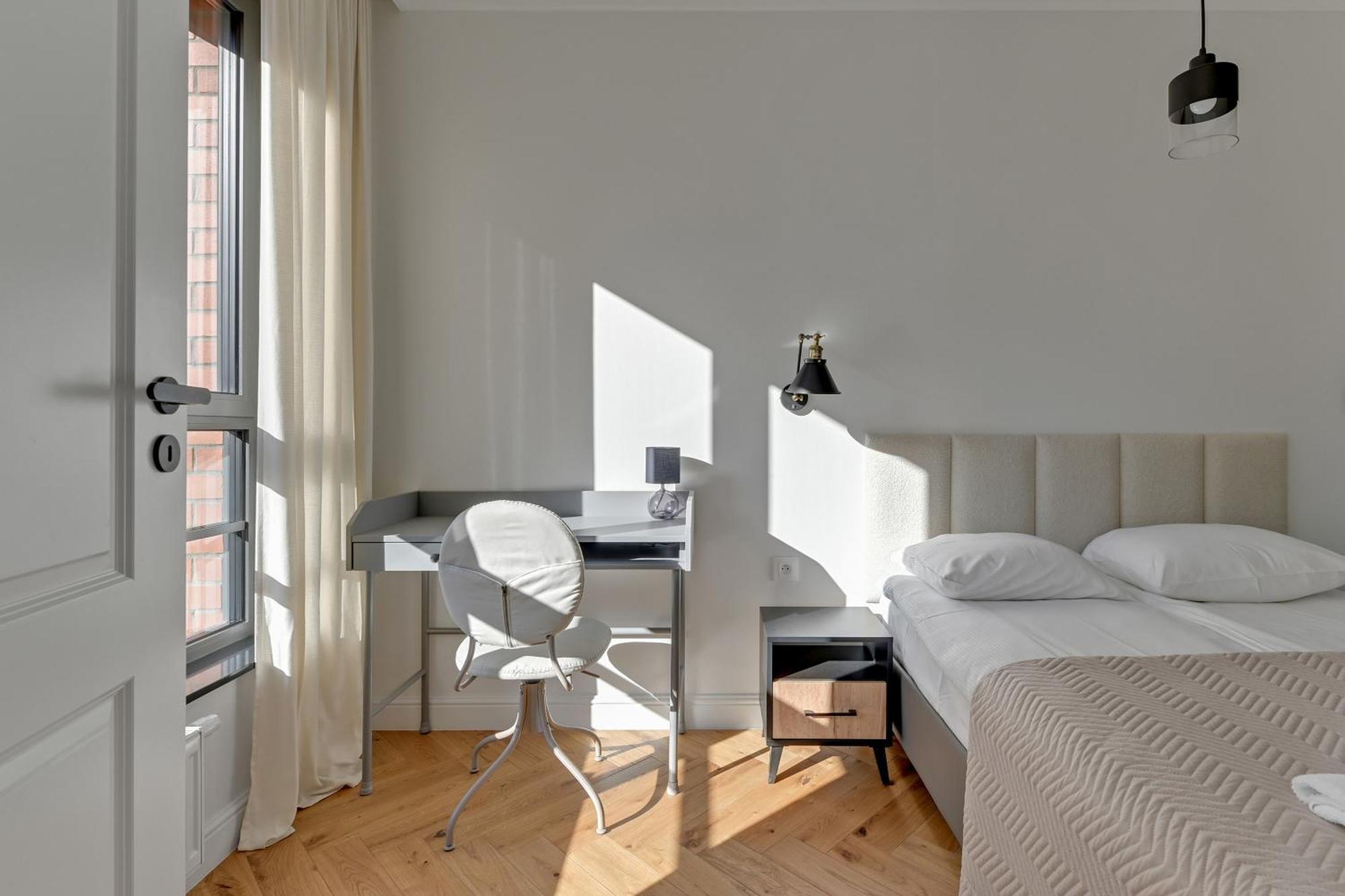 Doki Living By Blue Mandarin Parking & Foodhall Gdańsk Rom bilde