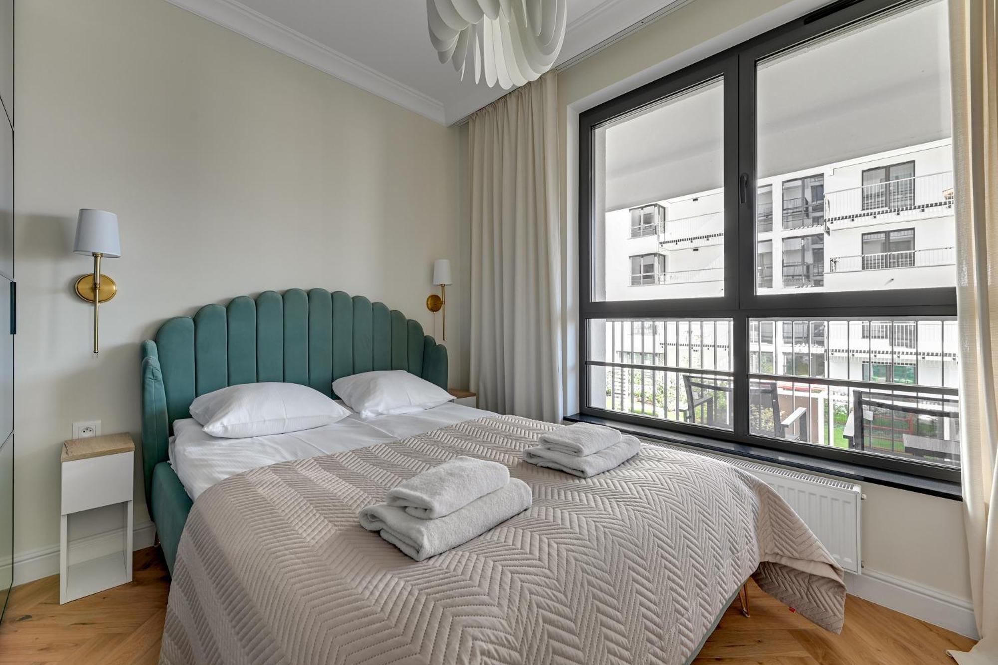 Doki Living By Blue Mandarin Parking & Foodhall Gdańsk Rom bilde