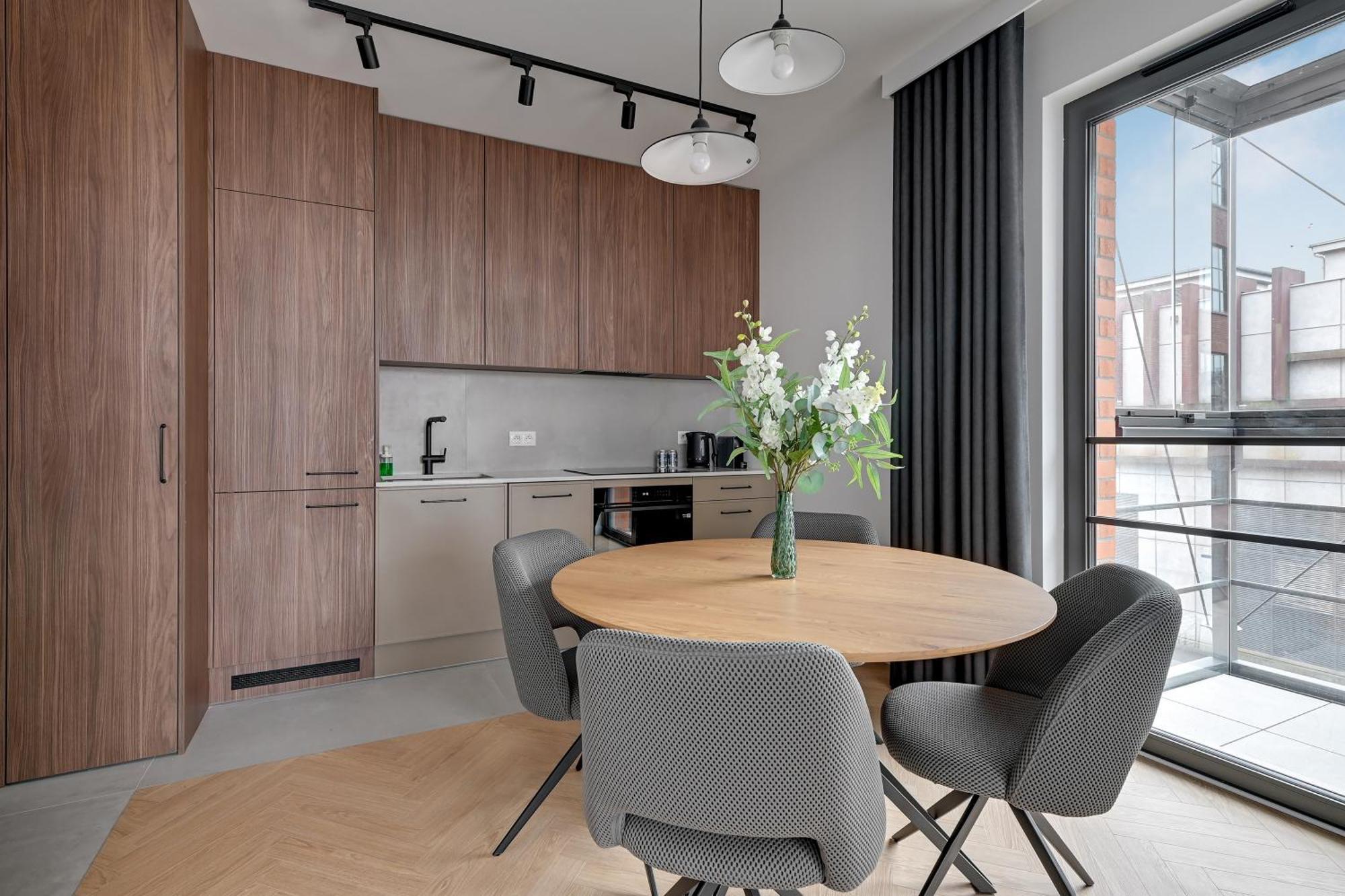 Doki Living By Blue Mandarin Parking & Foodhall Gdańsk Rom bilde